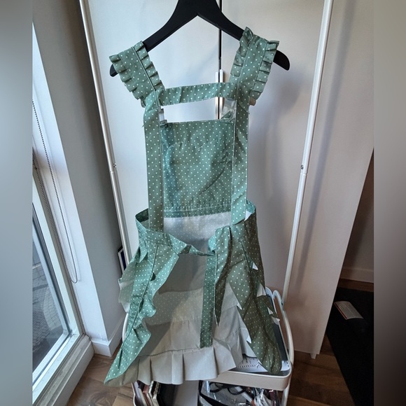 Green Polka Dot Ruffled Apron - Picture 3 of 3